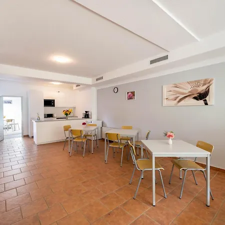 In Mecklenburg شقة مالشين